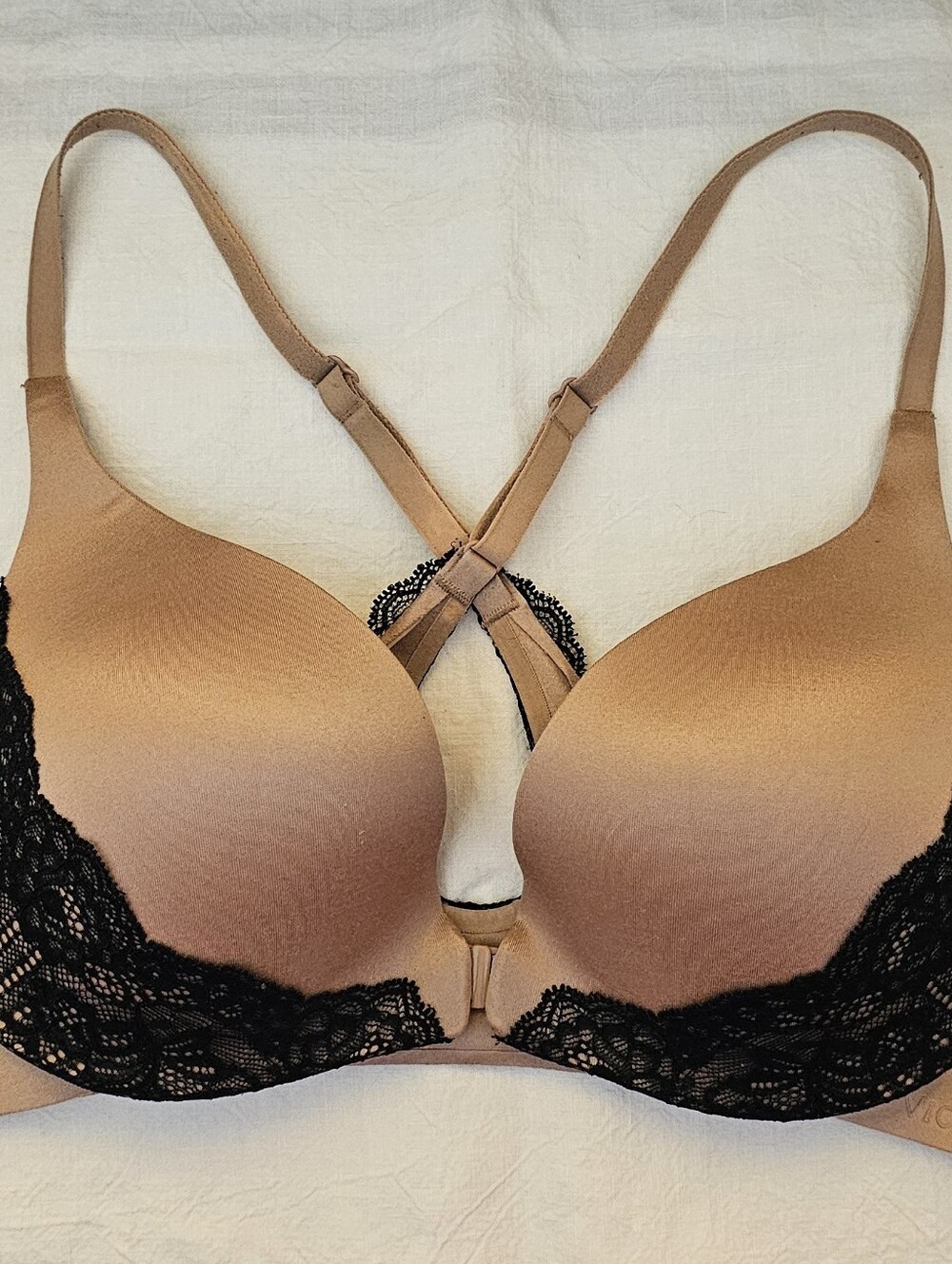 Victoria's Secret Front Close Push-up Bra. Size 36B.